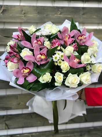 Букет цветов из: Розы и Хризантемы в Нижнем Икорце
