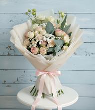 Букет цветов из:  Розы и Лизиантусы в Нижнем Икорце