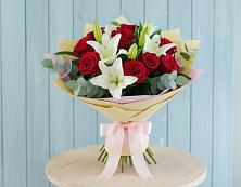 Букет цветов из:  Лилии и Розы в Нижнем Икорце
