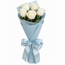 Букет 5 Белых роз Проуд в Нижнем Икорце