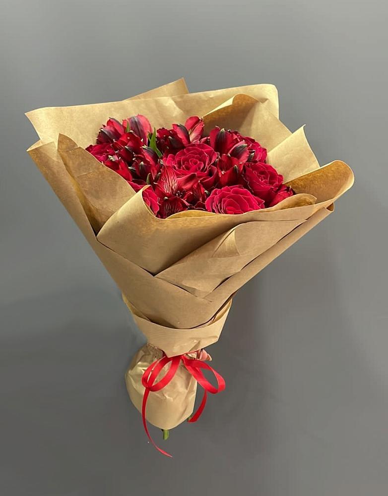 Букет цветов из: Альстромерии и Розы в Нижнем Икорце