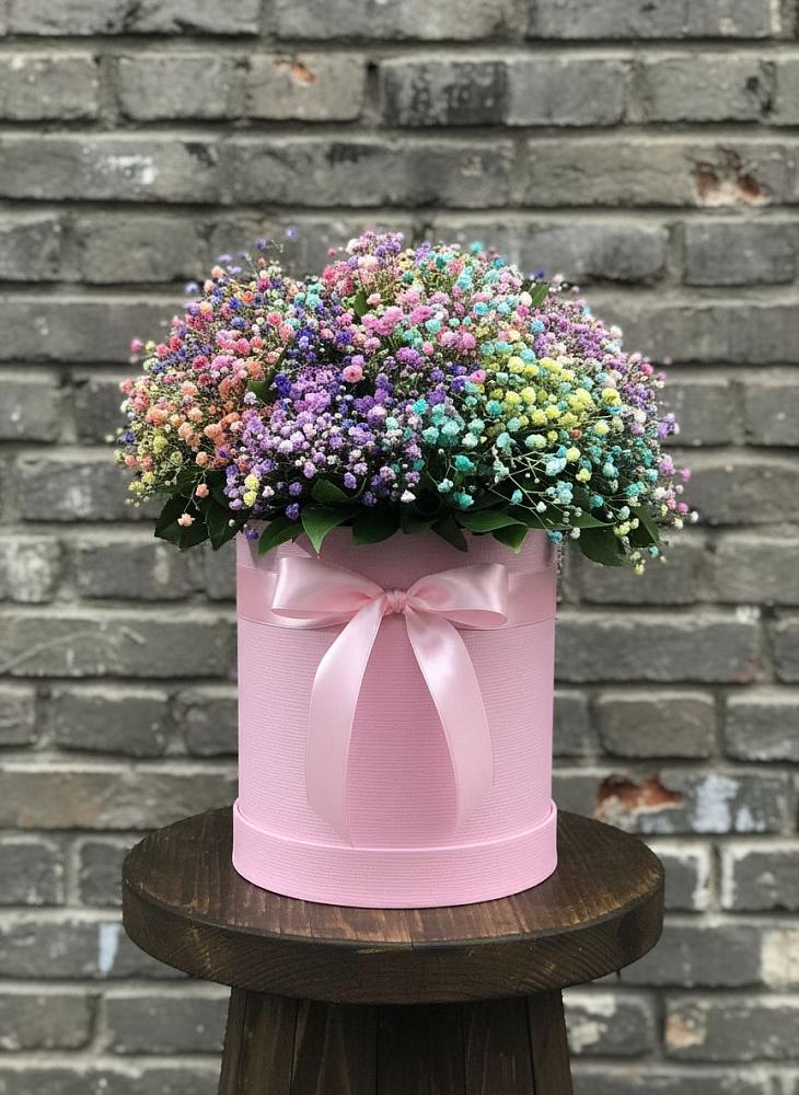Цветочная композиция из Гипсофила и Розы в шляпной коробке в Нижнем Икорце