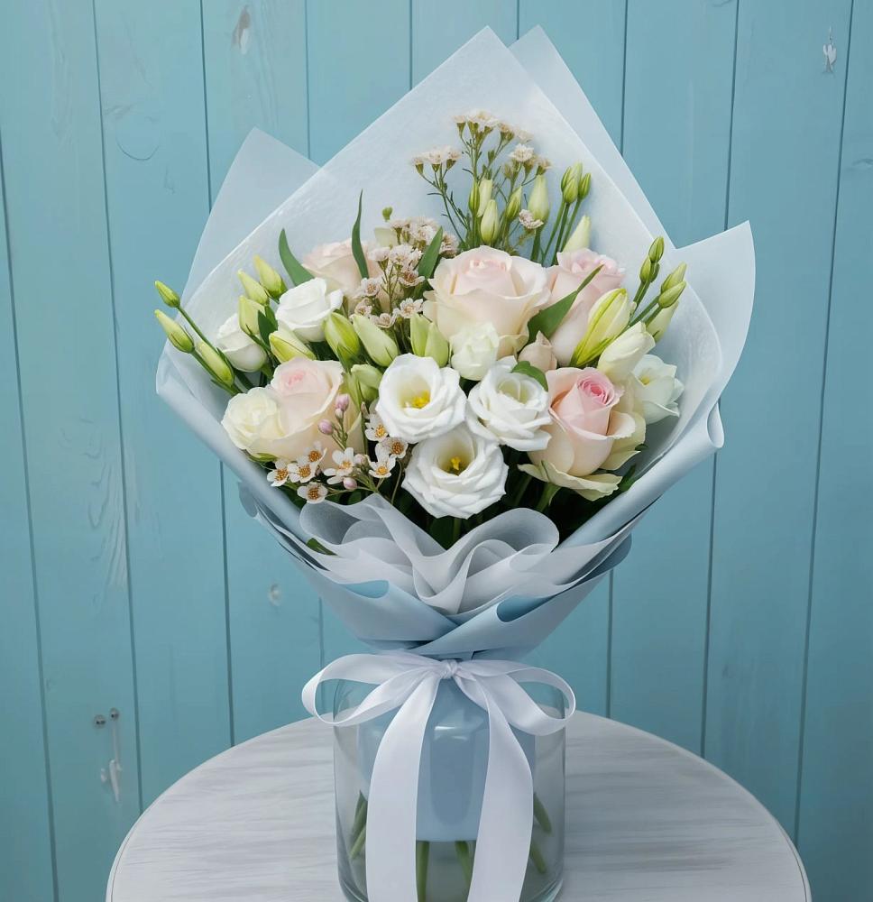 Букет цветов из: Розы и Лизиантусы в Нижнем Икорце