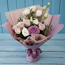 Букет цветов из:  Розы и Лизиантусы в Нижнем Икорце