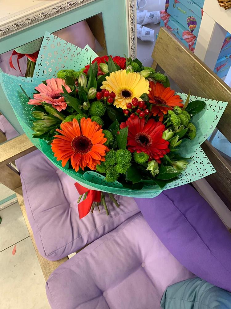 Букет цветов из: Герберы, Хризантемы и Альстромерии в Нижнем Икорце