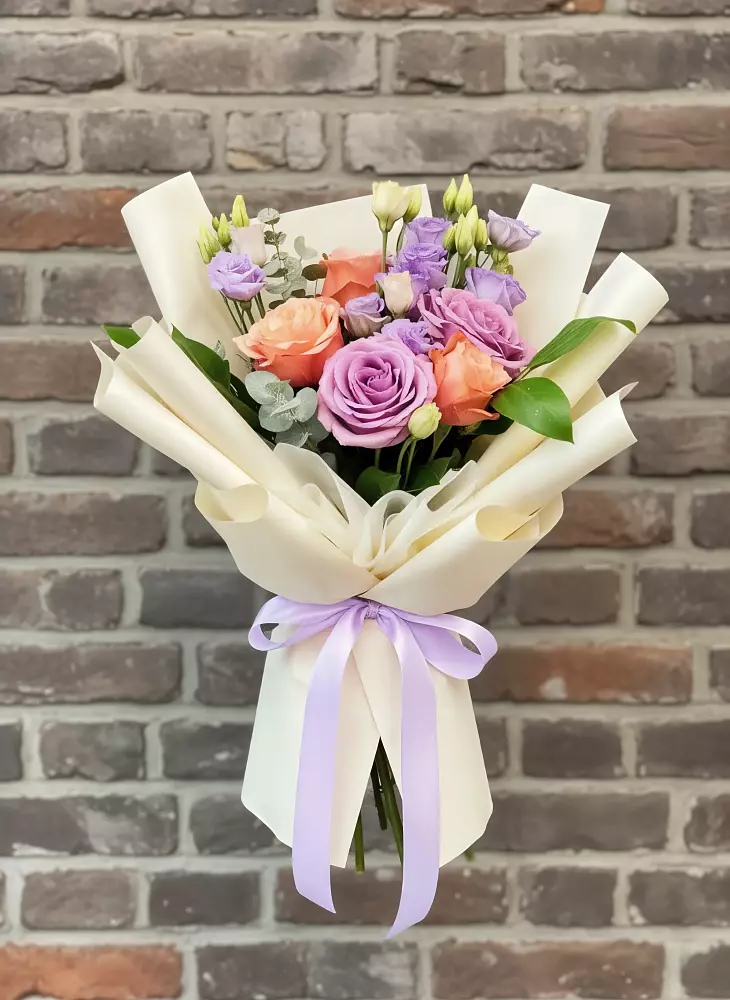 Букет цветов из: Лизиантусы и Розы в Нижнем Икорце