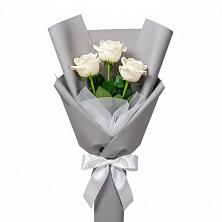 Букет 3 белые розы в Нижнем Икорце