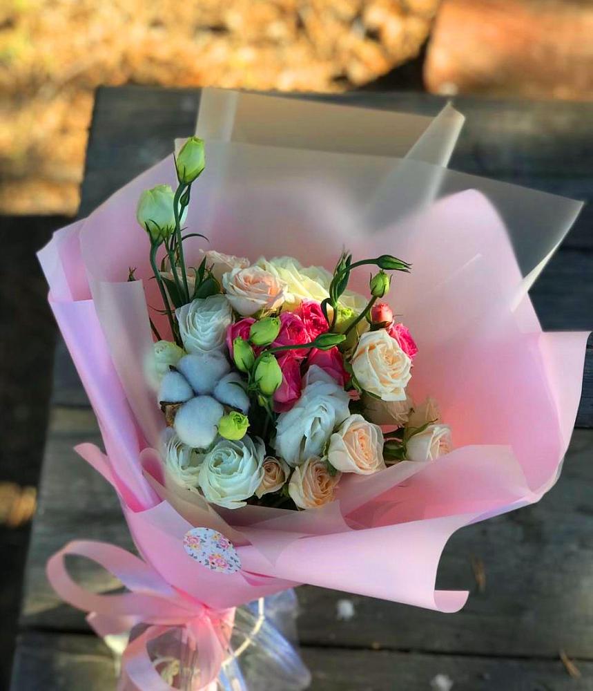 Букет цветов из: Розы и Лизиантусы в Нижнем Икорце