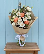 Букет цветов из:  Альстромерии, Лизиантусы, Розы и Хризантемы в Нижнем Икорце