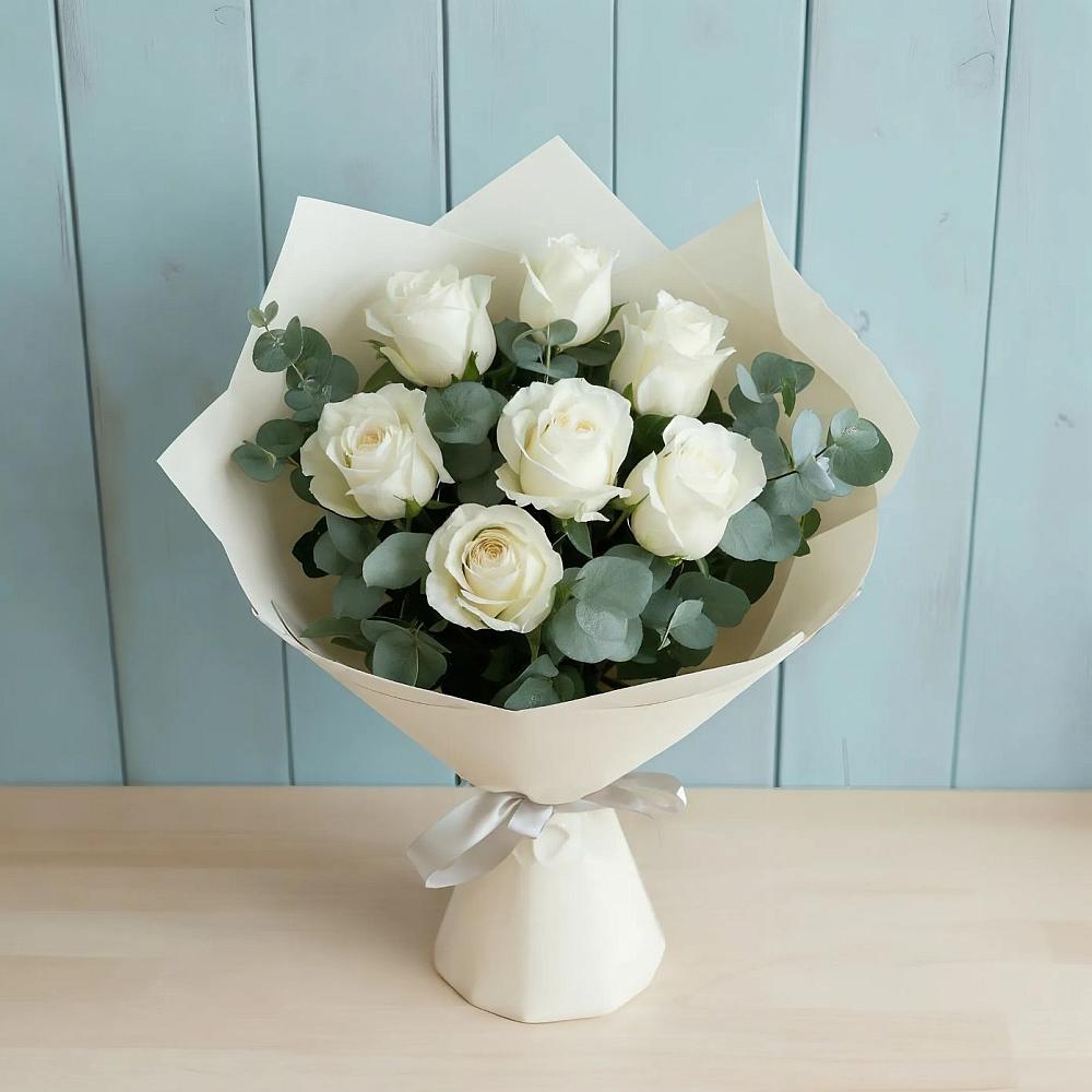 Букет Белые розы в Эвкалипте в Нижнем Икорце