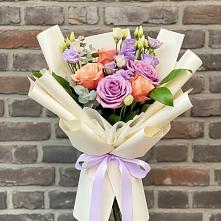 Букет цветов из:  Лизиантусы и Розы #REPLACE_PRED# Нижнем Икорце