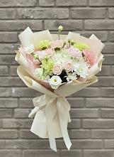 Букет цветов из:  Гвоздики, Розы, Лизиантусы и Хризантемы в Нижнем Икорце
