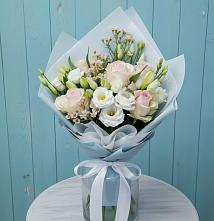 Букет цветов из:  Розы и Лизиантусы в Нижнем Икорце