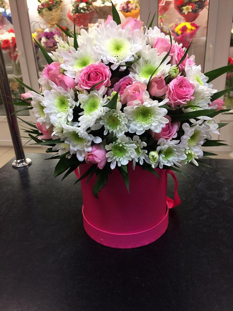 Цветочная композиция из Розы и Хризантемы в шляпной коробке в Нижнем Икорце