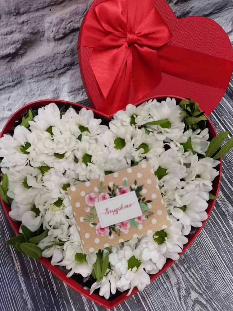 Цветочная композиция из Хризантемы в виде сердца в Нижнем Икорце