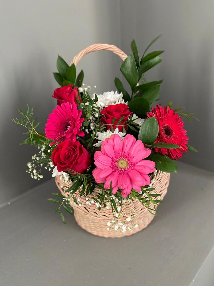 Цветочная композиция из Розы, Хризантемы и Герберы в корзине в Нижнем Икорце