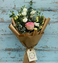 Букет цветов из:  Розы и Лизиантусы в Нижнем Икорце