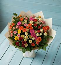 Букет Микс из разноцветных кустовых роз в Нижнем Икорце
