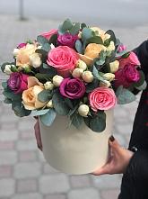 Цветочная композиция из Розы в шляпной коробке в Нижнем Икорце
